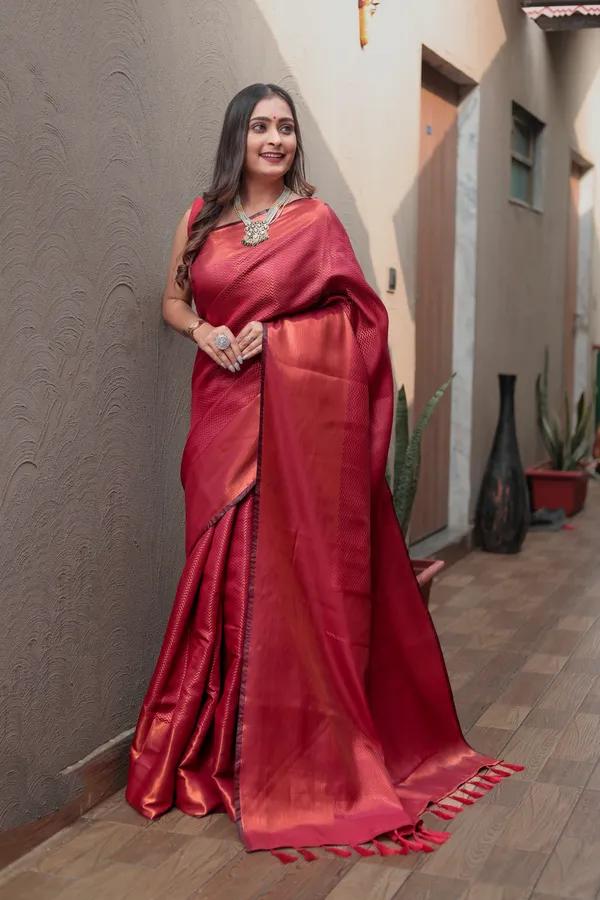 Rani_Pink_Kanjivaram_Silk_Saree_with_Heavy_Copper_Zari_Work_-_Timeless_Elegance_With_Blouse_Piece_Attached
